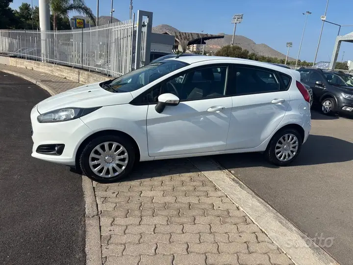 Ford Fiesta 2015 photo 2