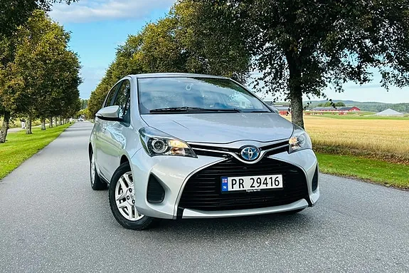 Toyota Yaris 2015 photo 2