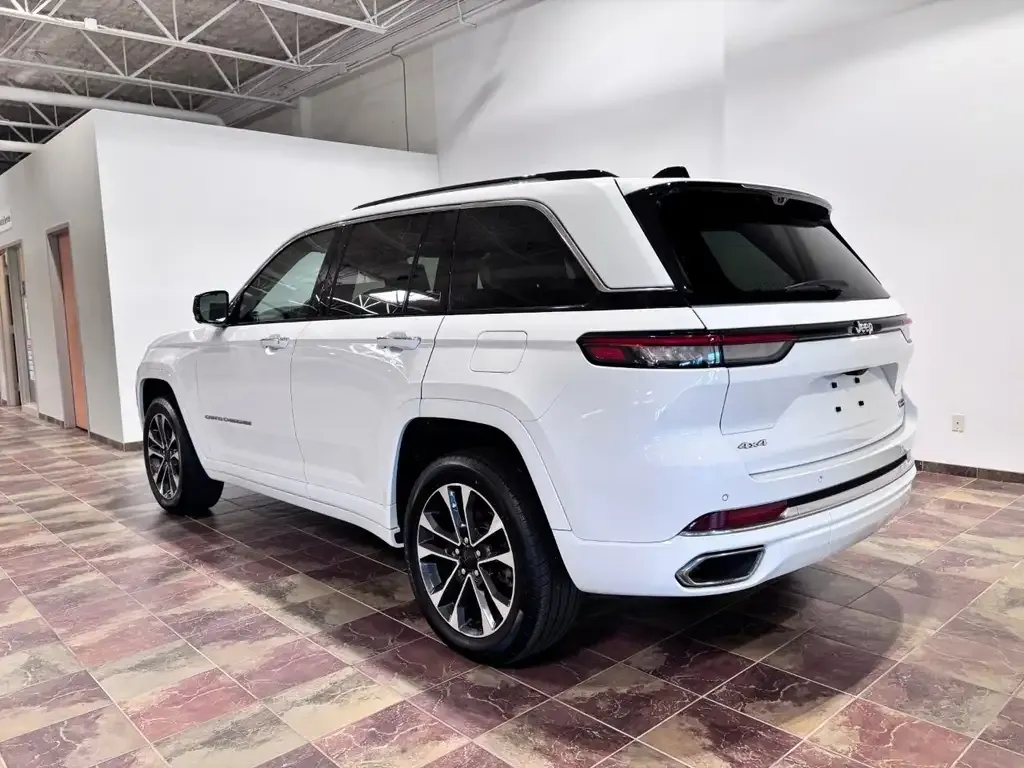 Jeep Grand Cherokee 2023 photo 3
