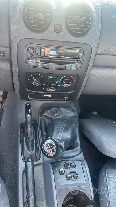 Jeep Cherokee 2006 photo 5