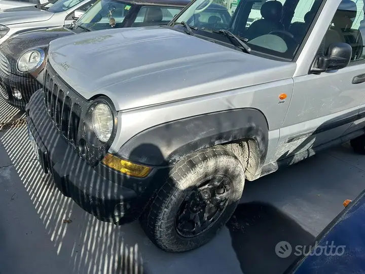 Jeep Cherokee 2006 photo 2
