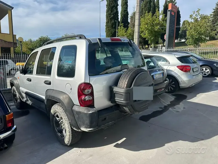 Jeep Cherokee 2006 photo 4
