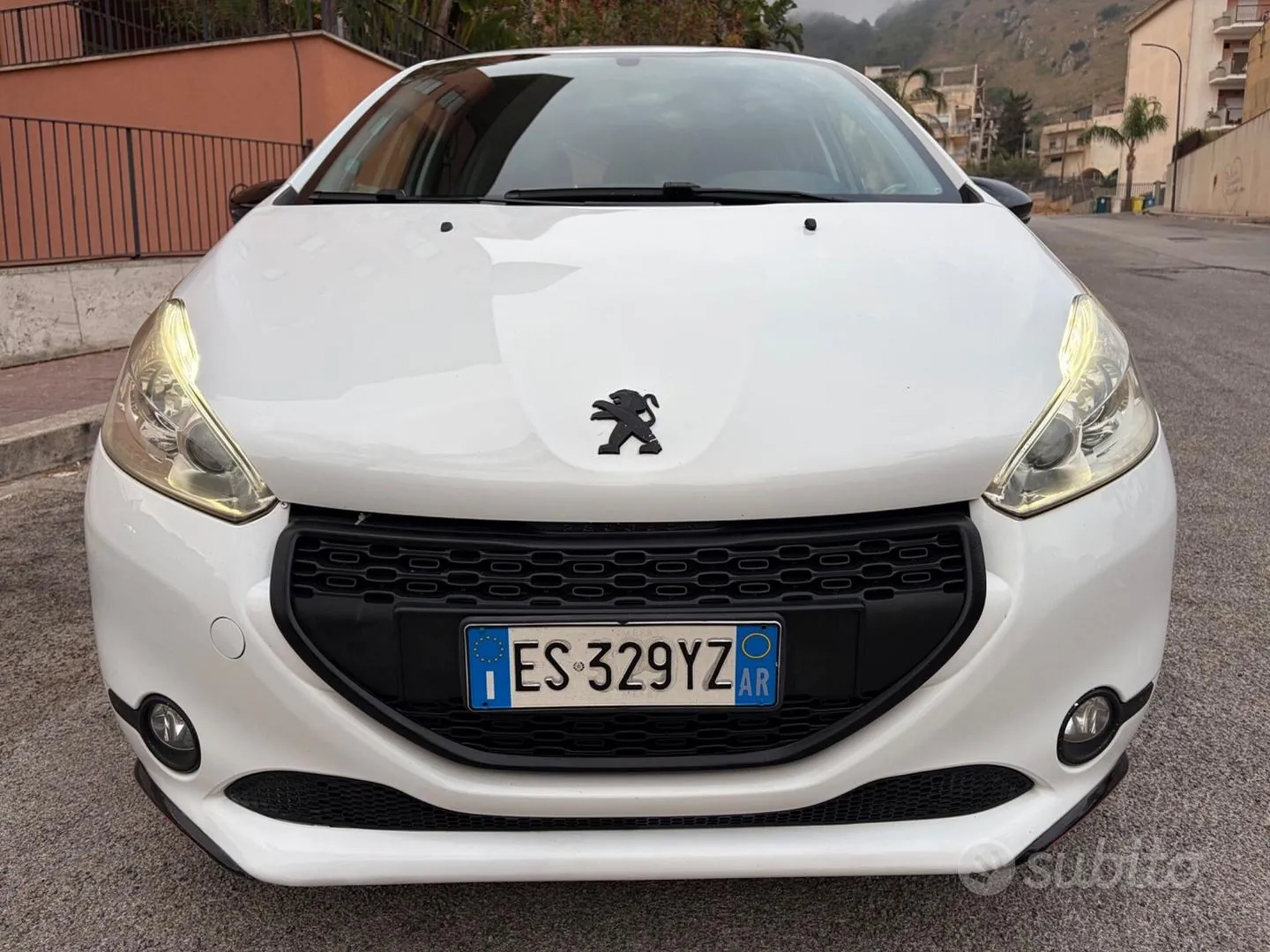 Peugeot 208 2014 photo 2