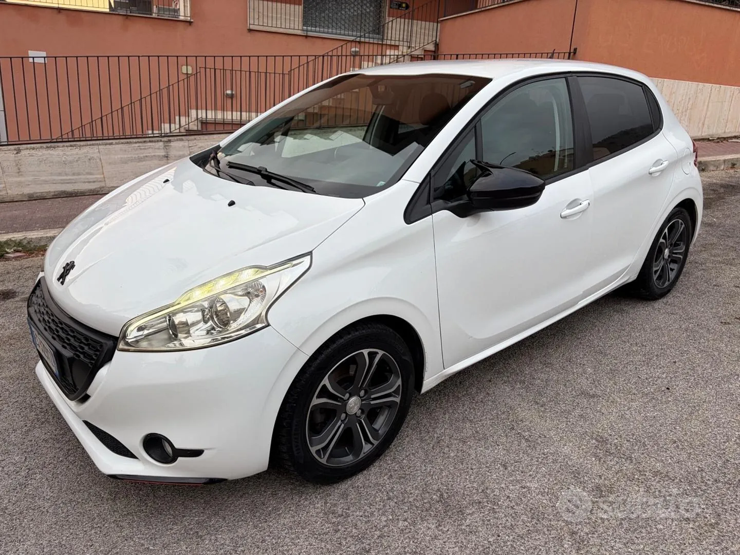 Peugeot 208 2014 photo 4