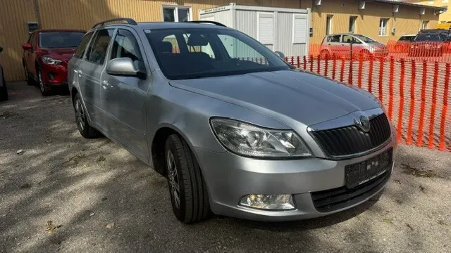 Skoda Octavia 2011 photo 2