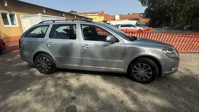 Skoda Octavia 2011 photo 3
