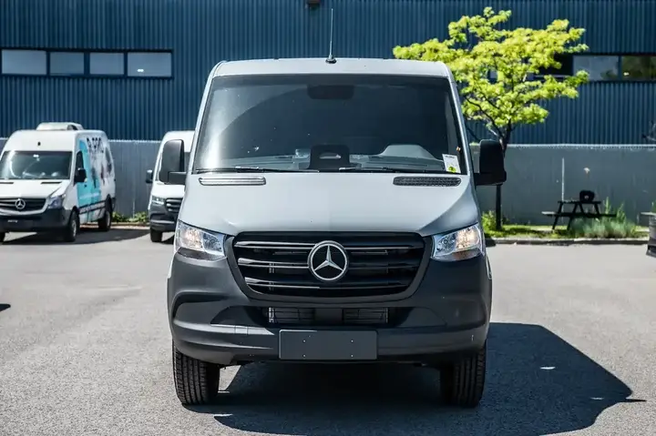 Mercedes-Benz Sprinter 2026 photo 2