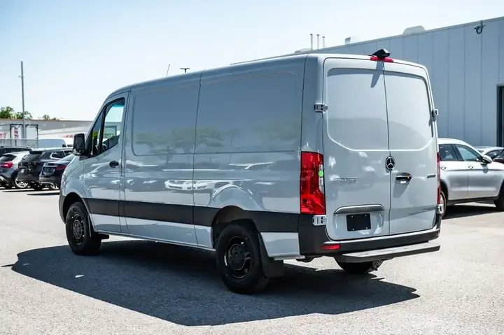 Mercedes-Benz Sprinter 2026 photo 5