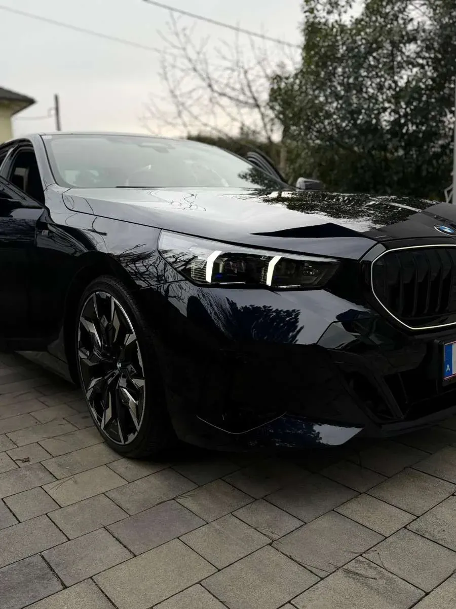BMW 5 Series 2023 photo 2