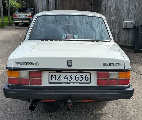 Volvo 240 1987 photo 2
