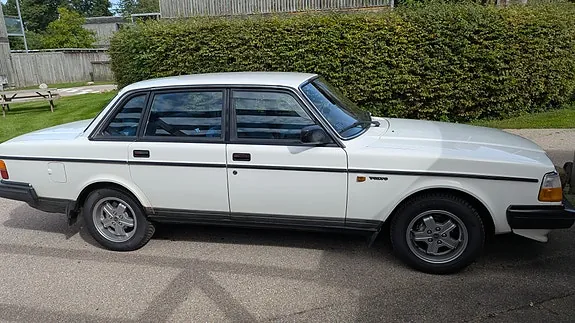 Volvo 240 1987 photo 3