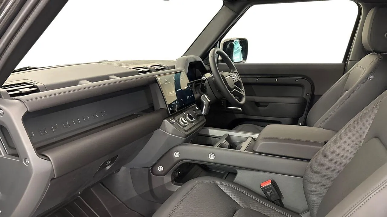 Land Rover Defender 2026 photo 3