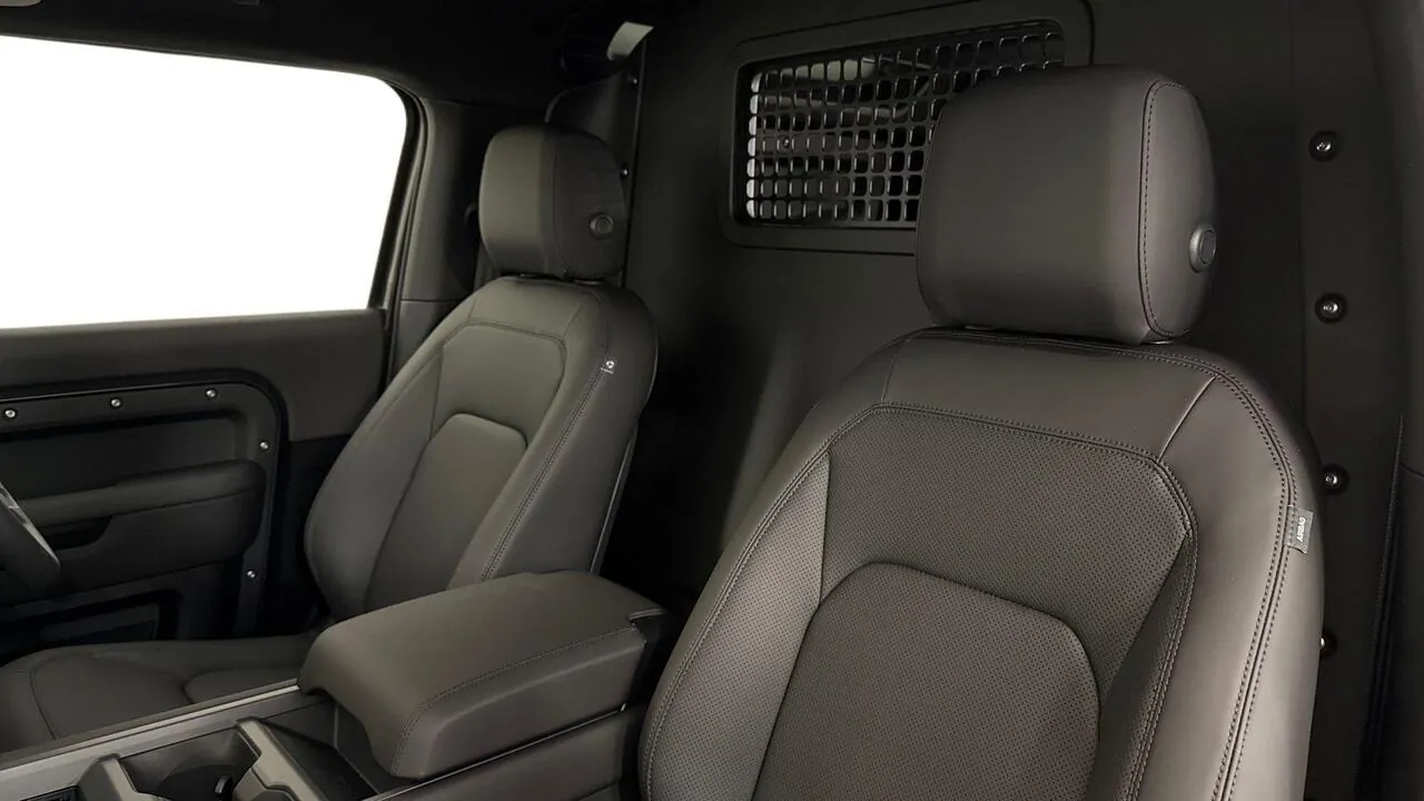 Land Rover Defender 2026 photo 4