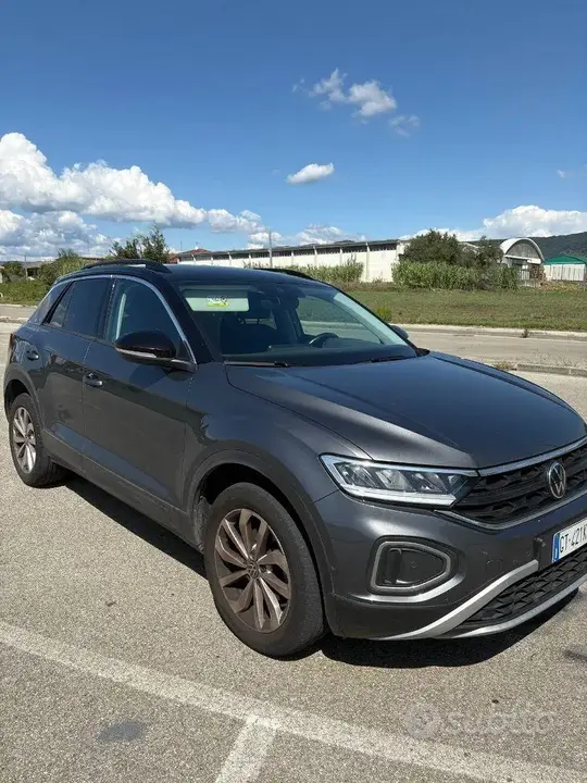 Volkswagen T-Roc 2024 photo 2