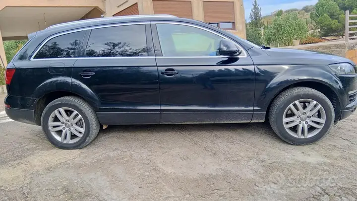 Audi Q7 2007 photo 2