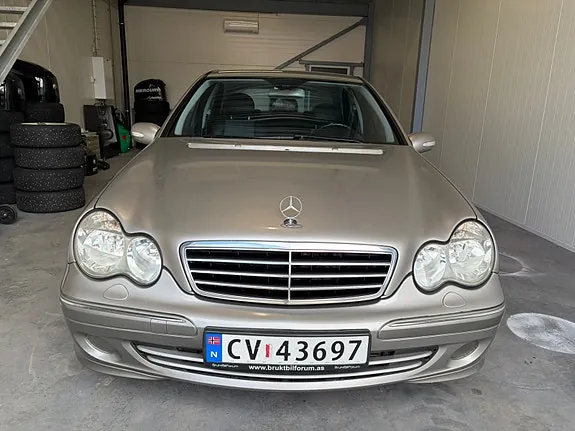 Mercedes-Benz C180 2005 photo 2
