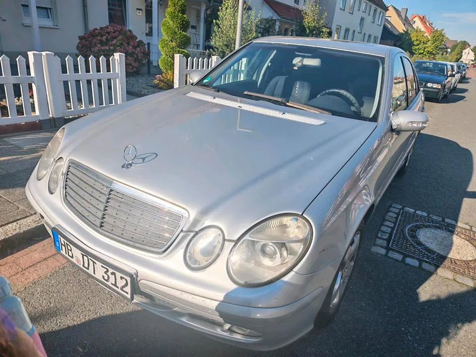 Mercedes-Benz E240