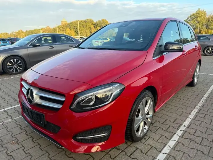 Mercedes-Benz B 180