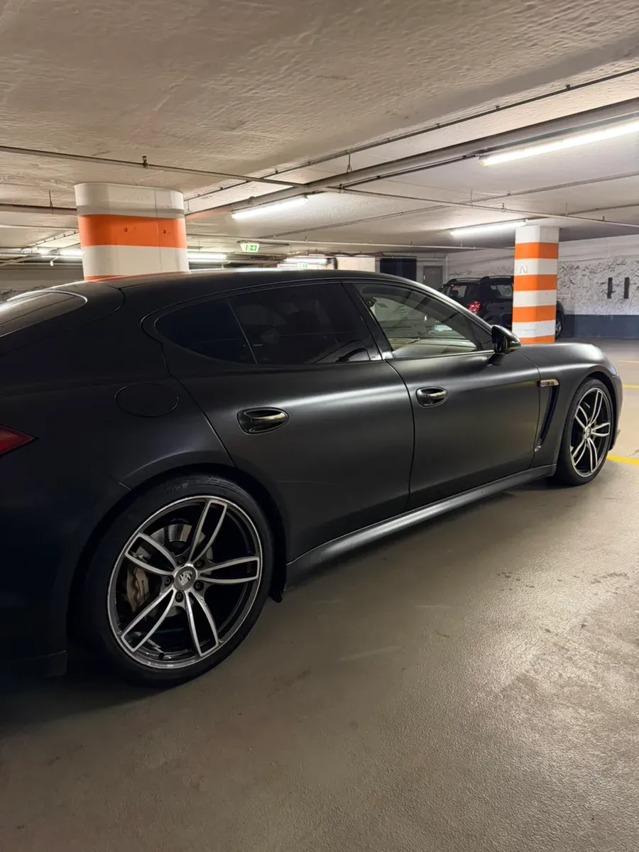 Porsche Panamera 2012 photo 2