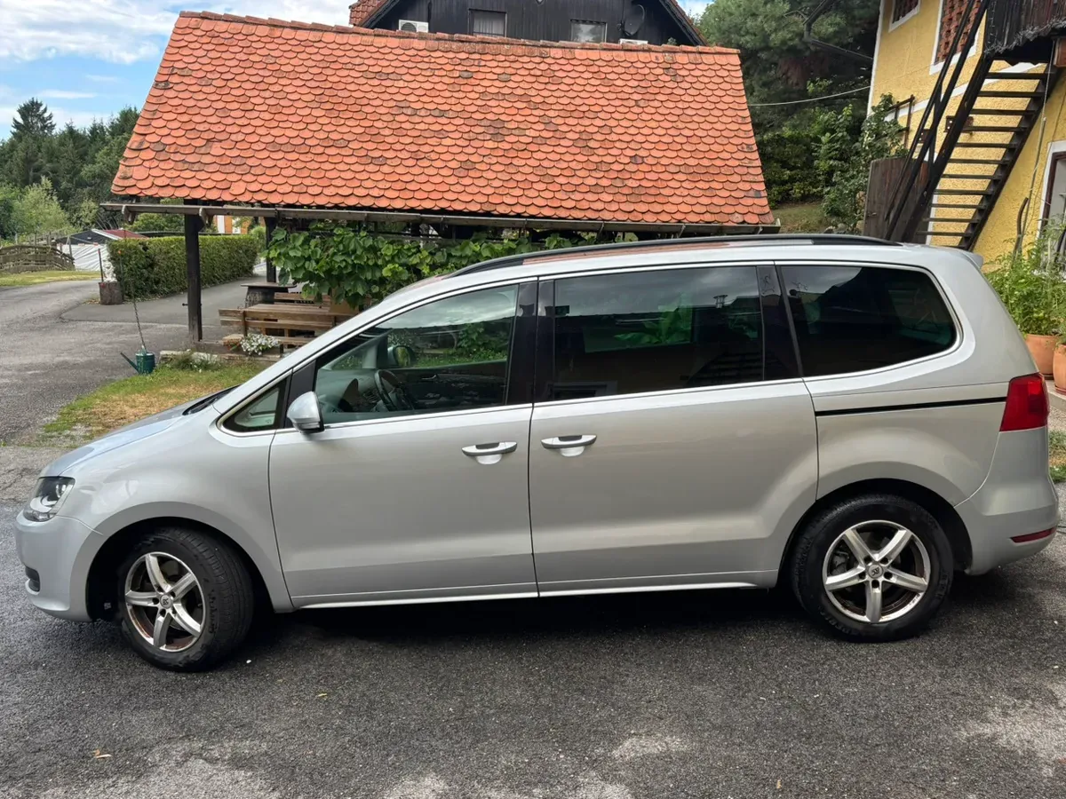 Volkswagen Sharan 2013 photo 2
