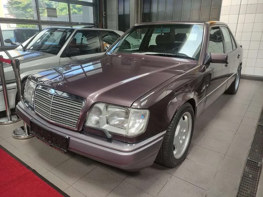Mercedes-Benz E-Class 1991 photo 3