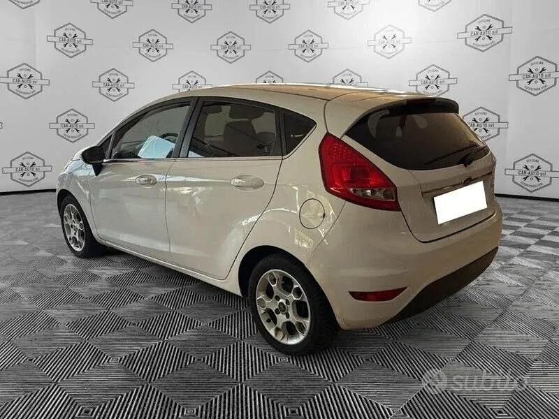 Ford Fiesta 2012 photo 3