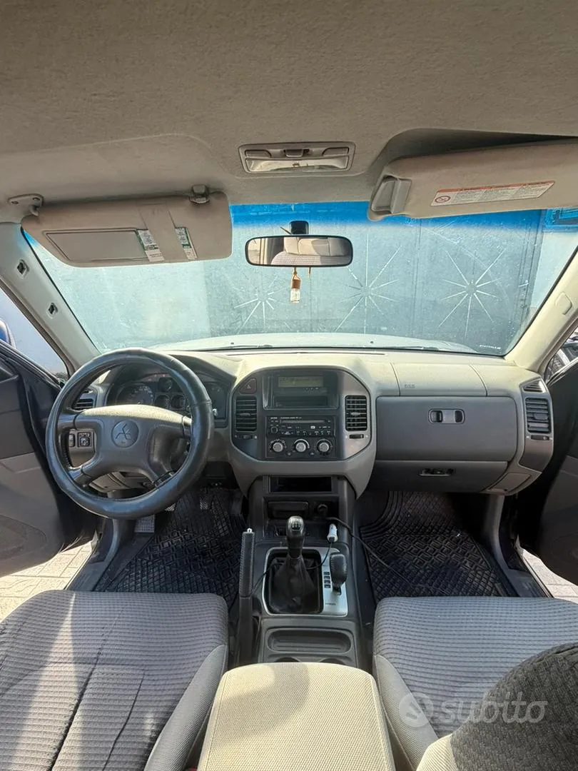 Mitsubishi Pajero 2003 photo 2