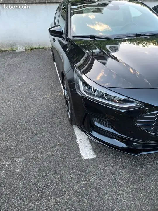 Ford Focus 2023 photo 2