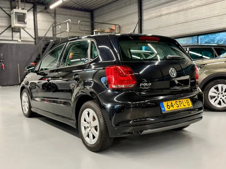 Volkswagen Polo 2011 photo 2