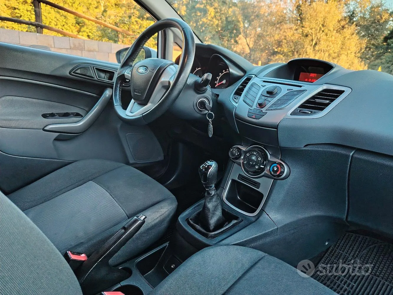 Ford Fiesta 2011 photo 4