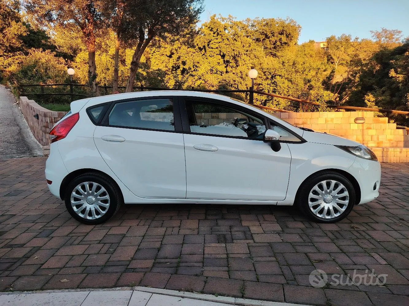 Ford Fiesta 2011 photo 3