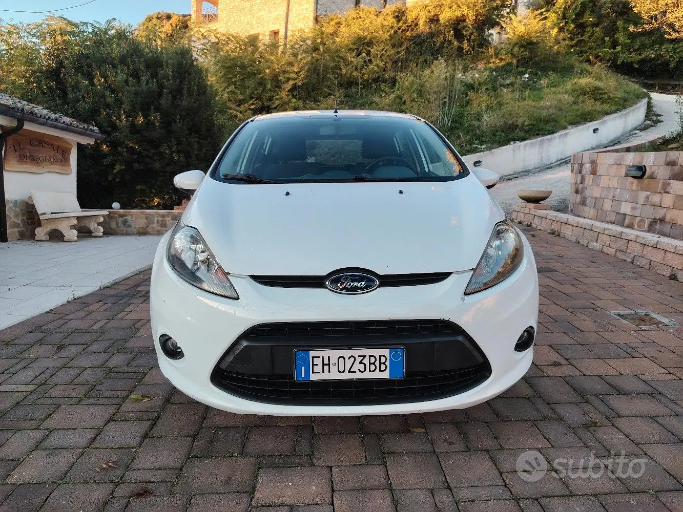 Ford Fiesta 2011 photo 2