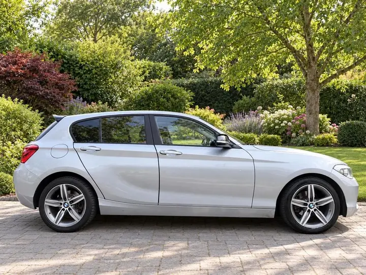 BMW 1 Series 2019 photo 2