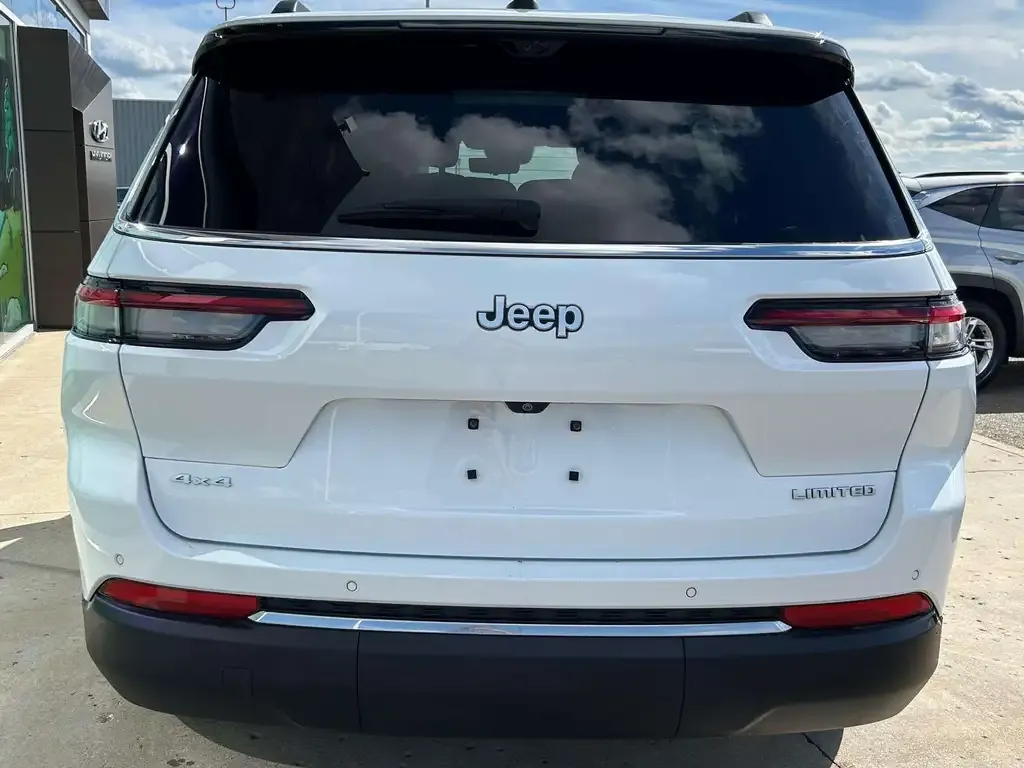 Jeep Grand Cherokee 2024 photo 3
