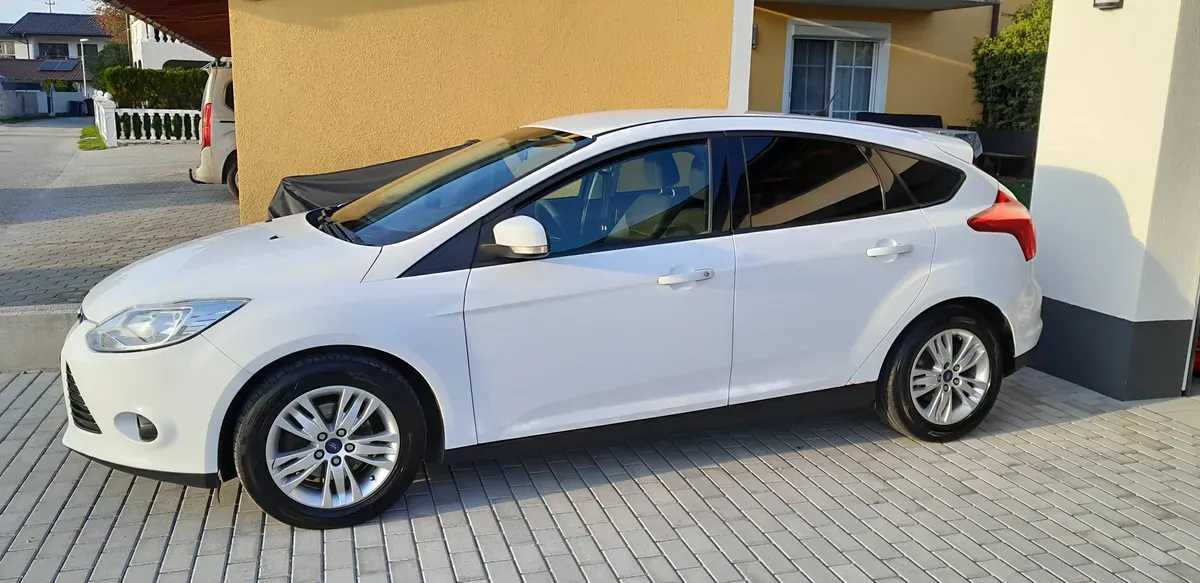 Ford Focus 2011 photo 2