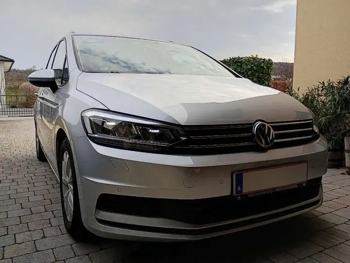 Volkswagen Touran 2018 photo 2