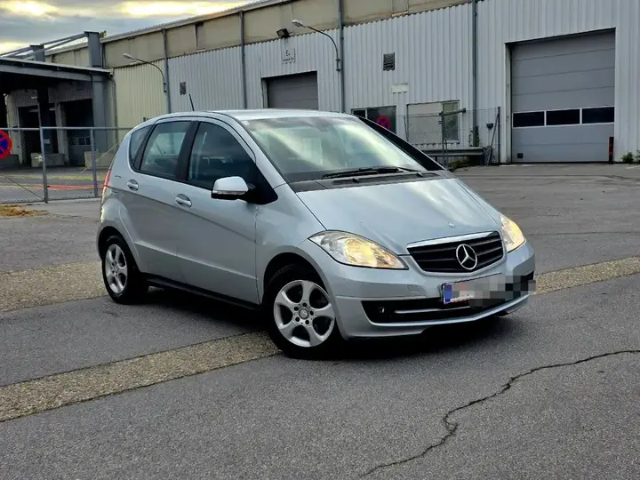 Mercedes-Benz A-Class 2011 photo 2