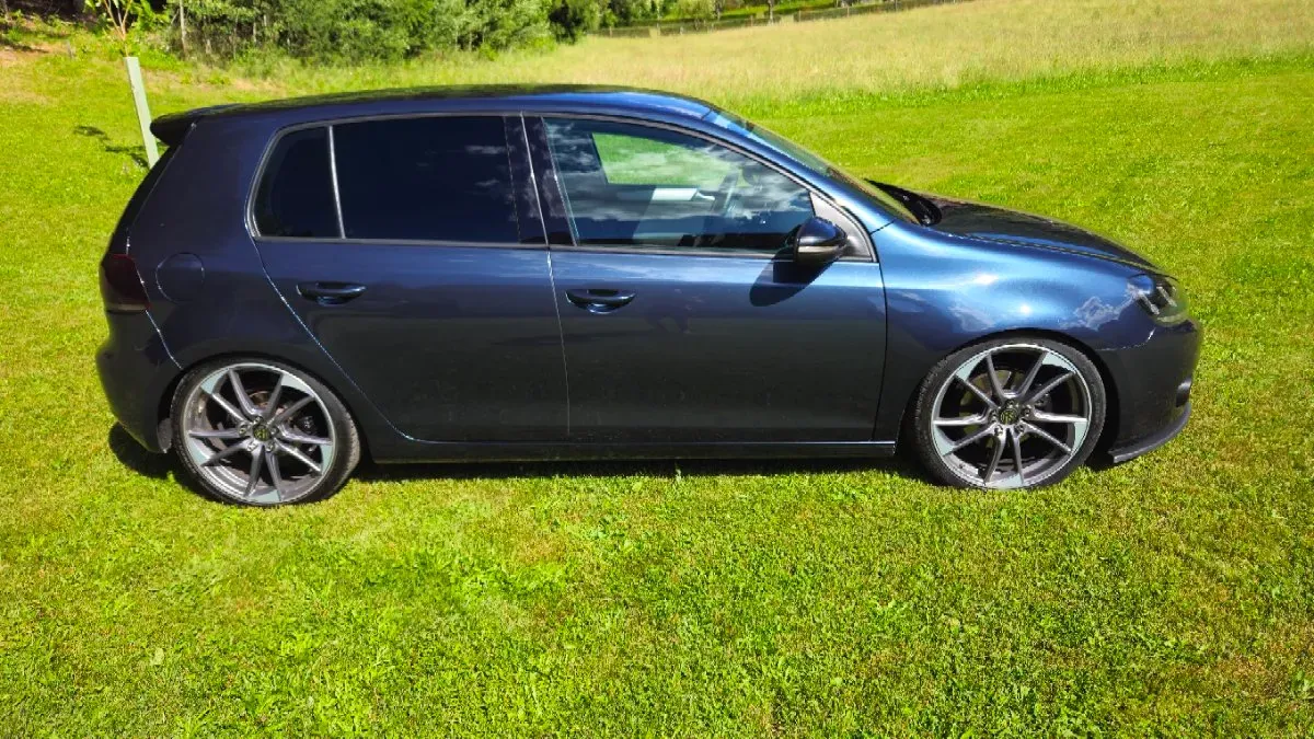 Volkswagen Golf 2010 photo 3