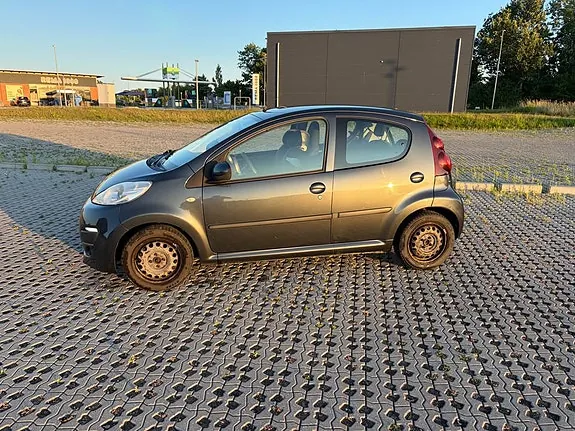 Peugeot 107 2013 photo 2