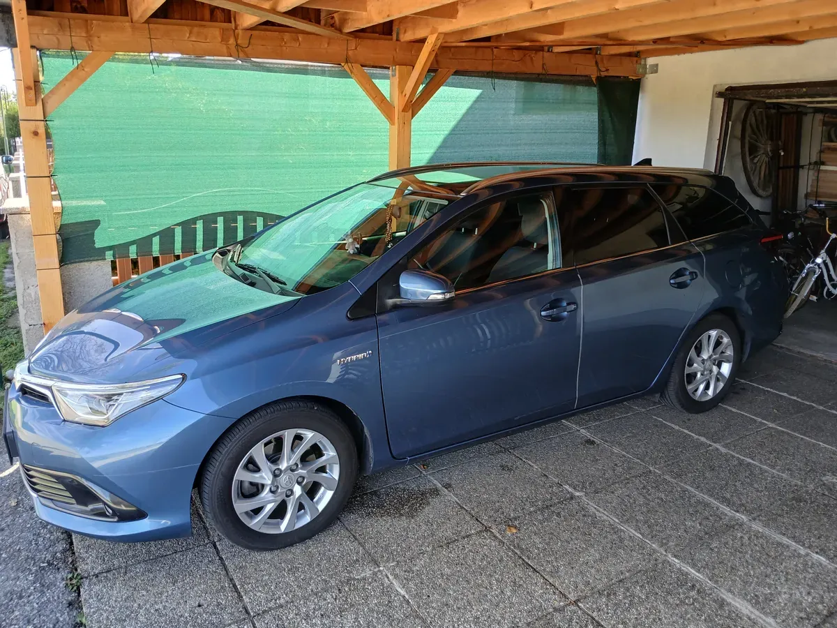 Toyota Auris 2015 photo 2
