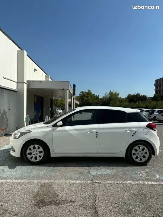 Hyundai I20 2015 photo 2