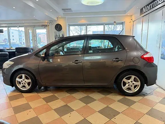 Toyota Auris 2011 photo 4
