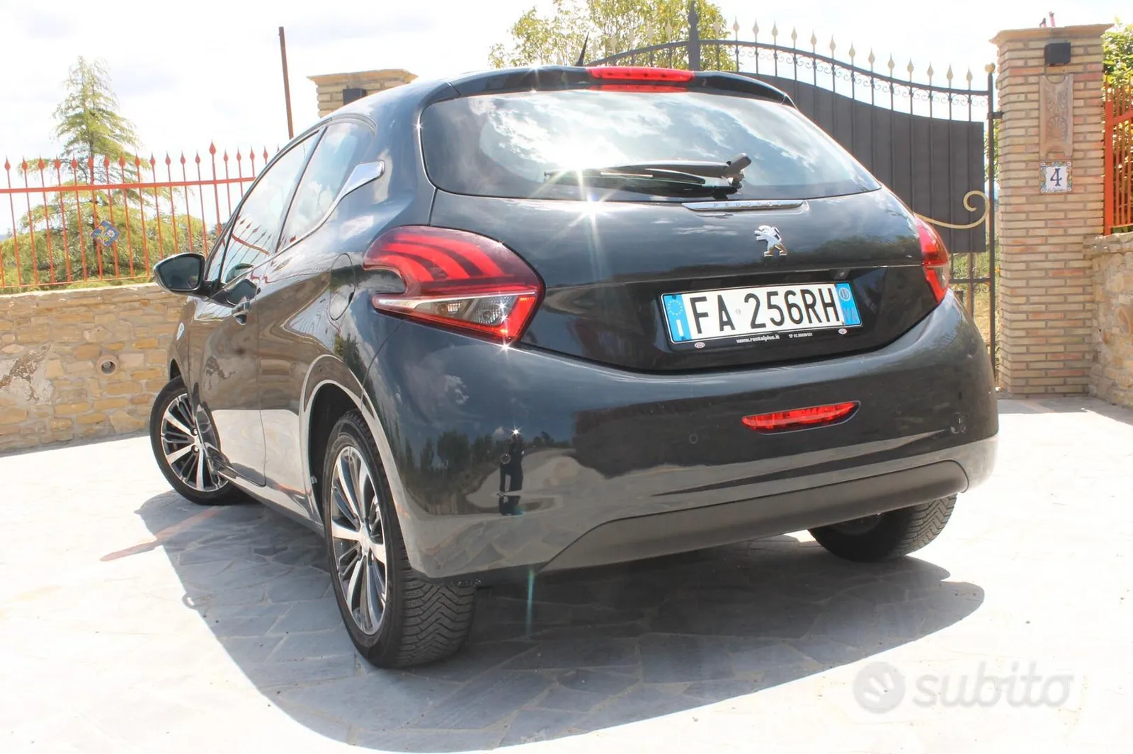 Peugeot 208 2015 photo 4