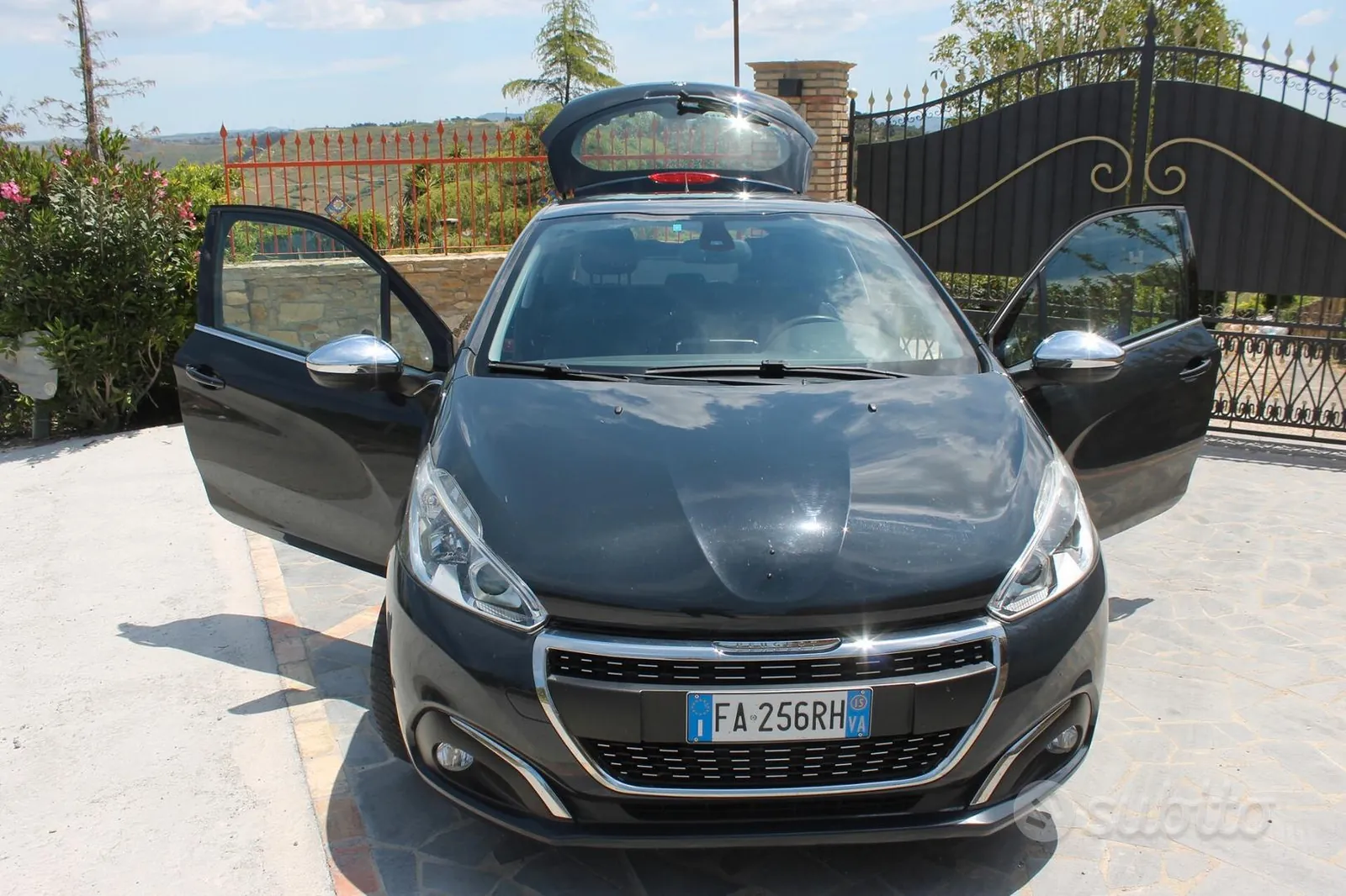 Peugeot 208 2015 photo 2