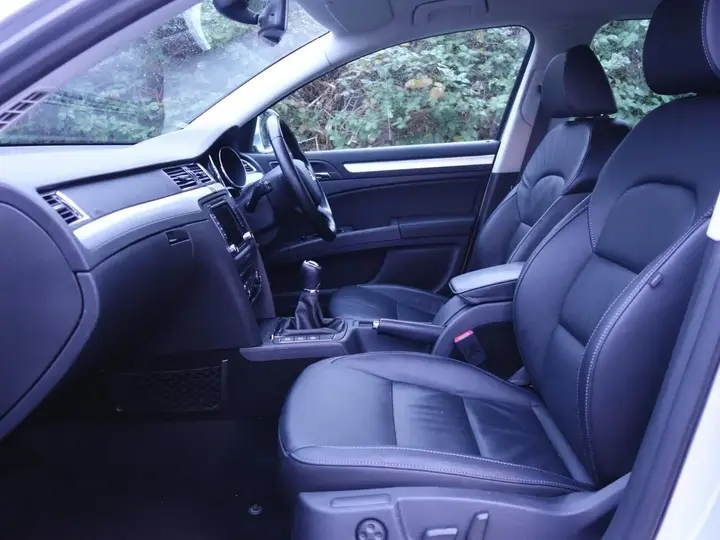 Skoda Superb 2013 photo 4