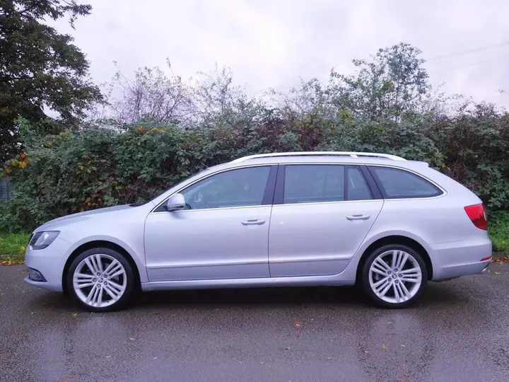 Skoda Superb 2013 photo 3