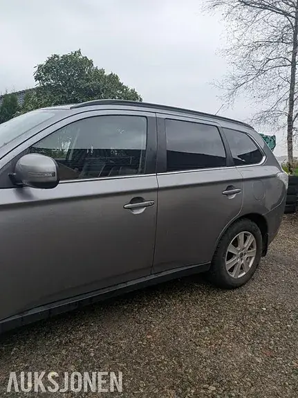 Mitsubishi Outlander 2013 photo 2