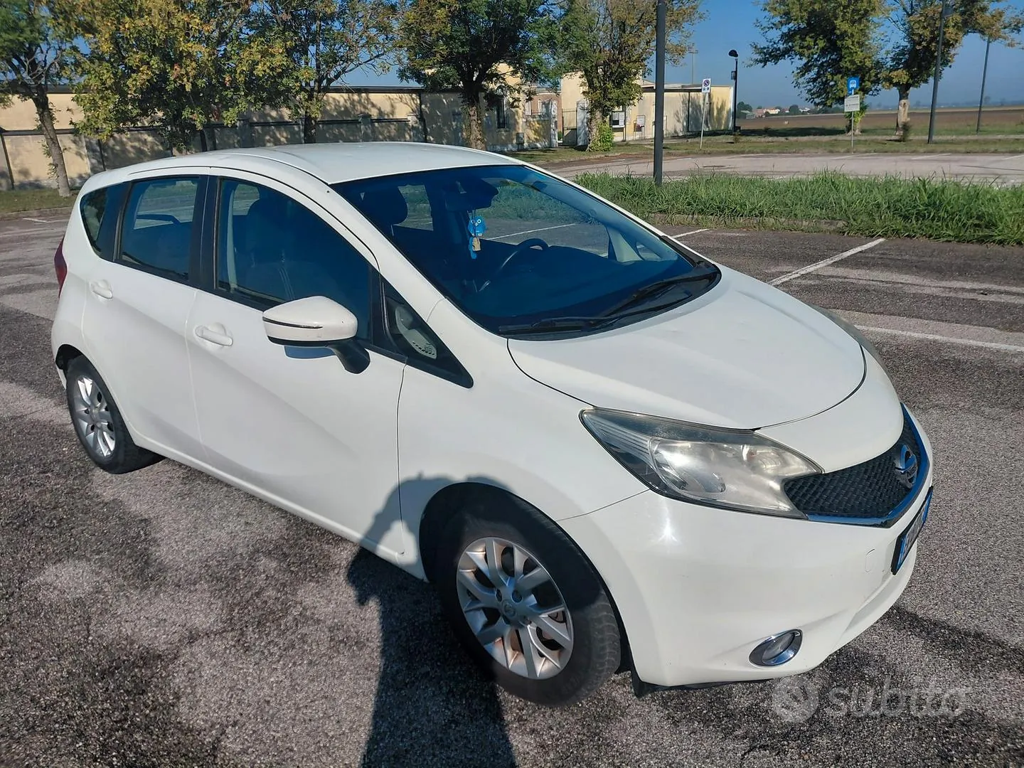 Nissan Note 2014 photo 2