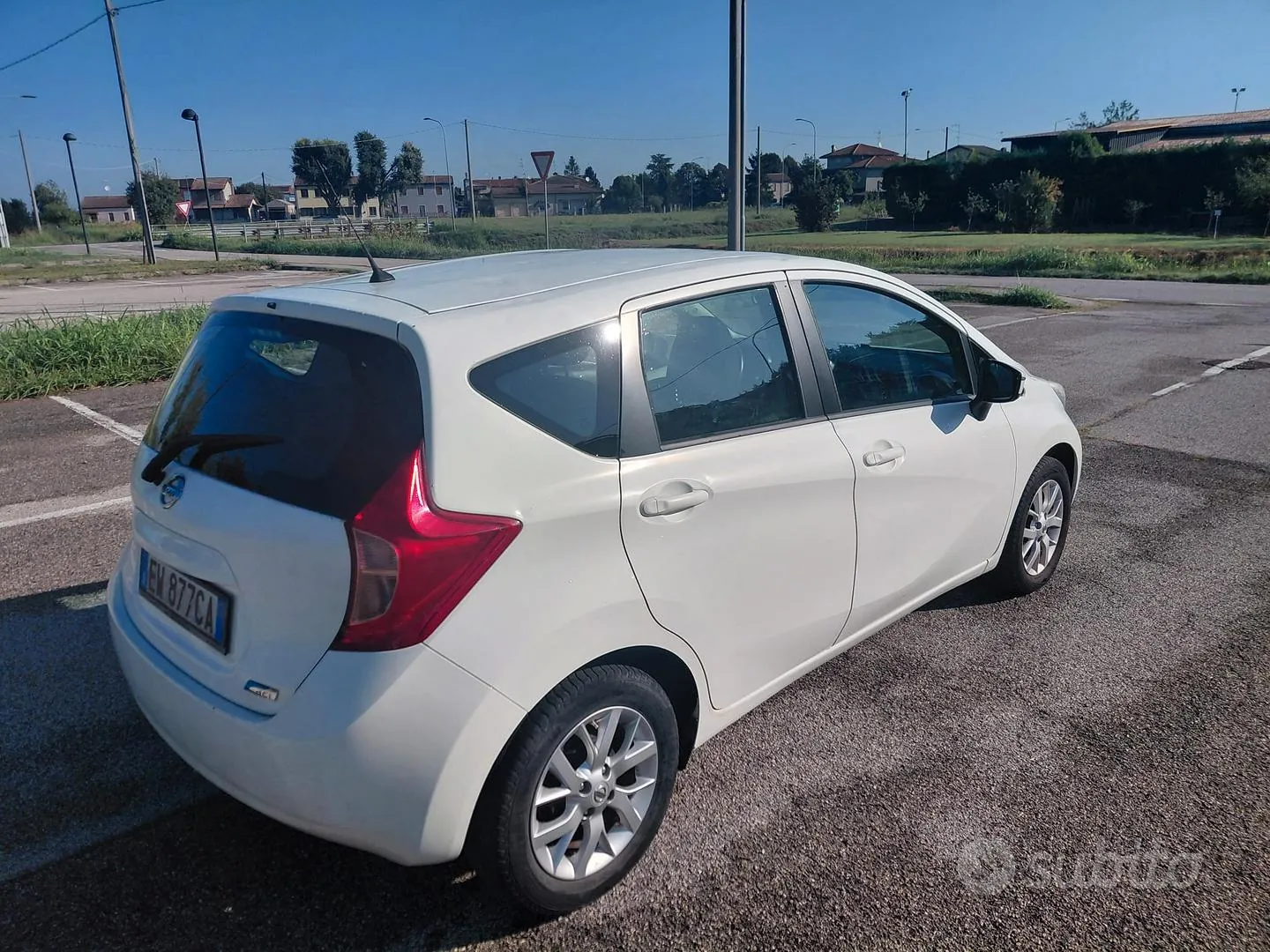 Nissan Note 2014 photo 4