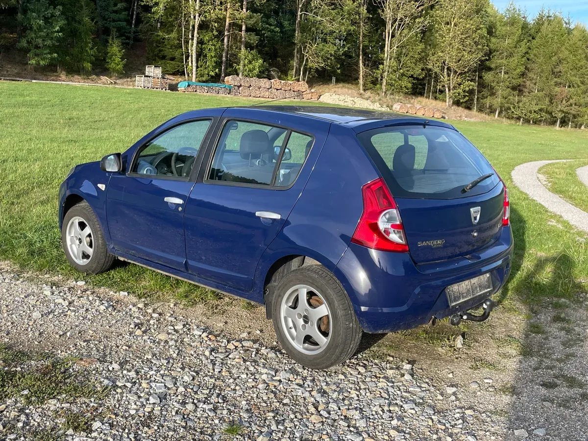 Dacia Sandero 2009 photo 2